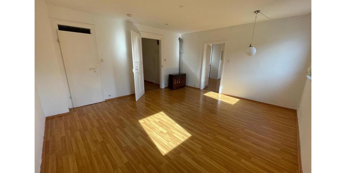 Dachgeschoßwohnung Stuttgart Bad Cannstatt - 2.5 Zimmer, 60 m&sup2;, 990&euro; | Angebot:25256456