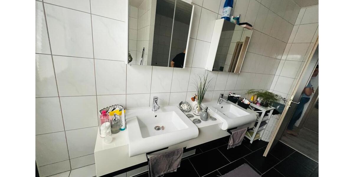 Traumhafte Whg mit großer Dachterrasse und Garten 4 zimmer