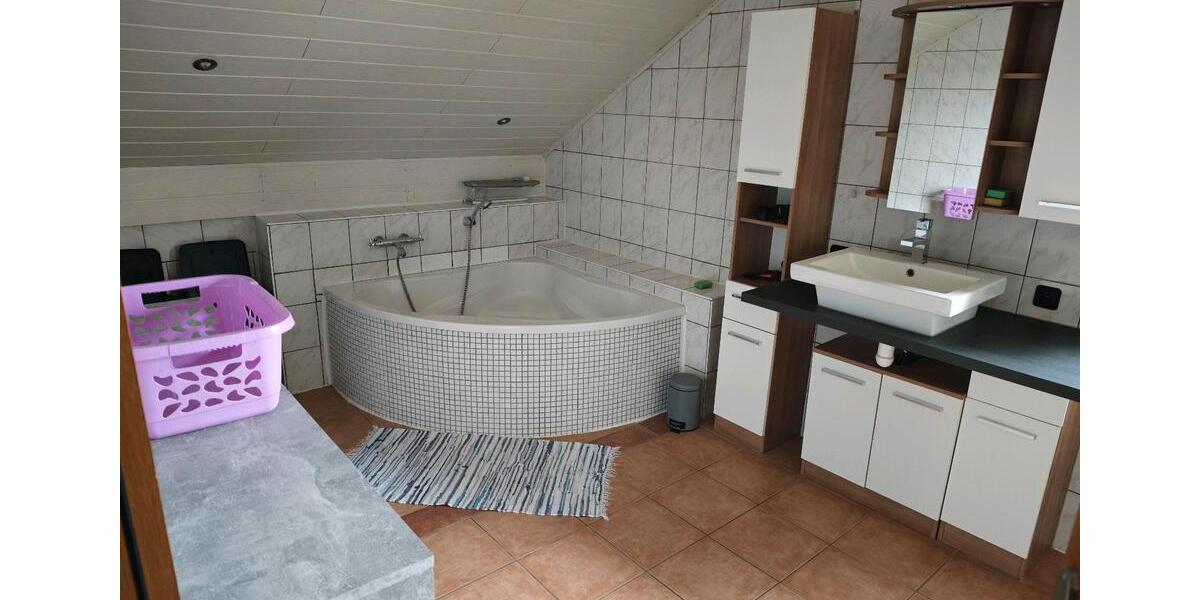 Wohnen auf Zeit Rattiszell - 3 Zimmer, 150 m&sup2;, 20&euro; | Angebot:23733818