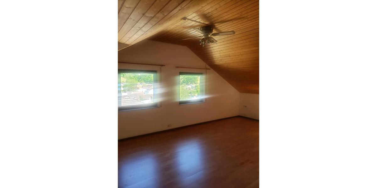 Dachgeschoßwohnung Rheinbach - 3 Zimmer, 97 m&sup2;, 850&euro; | Angebot:26110153