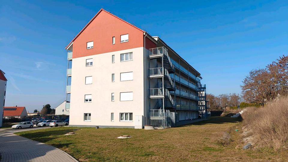 Etagenwohnung Schkeuditz - 4 Zimmer, 102 m&sup2;, 1.050&euro; | Angebot:25253511