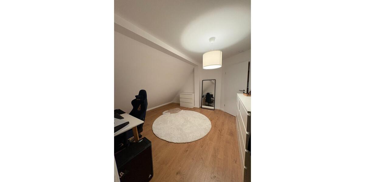 Dachgeschoßwohnung Siegen - 4 Zimmer, 95 m&sup2;, 450&euro; | Angebot:24665008