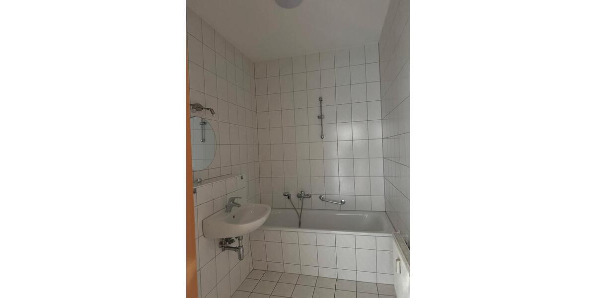Erdgeschoßwohnung Reichenbach im Vogtland - 2 Zimmer, 42 m&sup2;, 300&euro; | Angebot:26122009