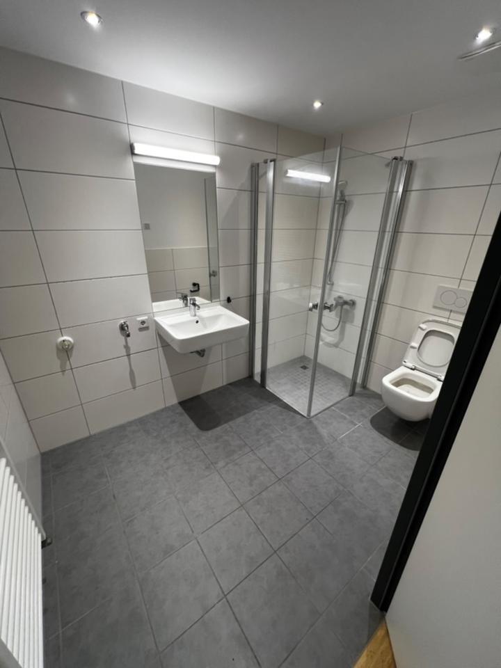 Helle moderne 1-Zimmer-Wohnung mit Balkon & Tiefgaragenstellplatz