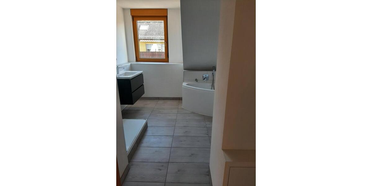 Dachgeschoßwohnung Dentlein am Forst - 4 Zimmer, 97 m&sup2;, 850&euro; | Angebot:26232067