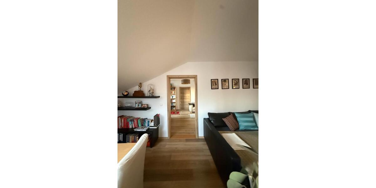 Dachgeschoßwohnung Apolda - 3 Zimmer, 85 m&sup2;, 930&euro; | Angebot:25352752