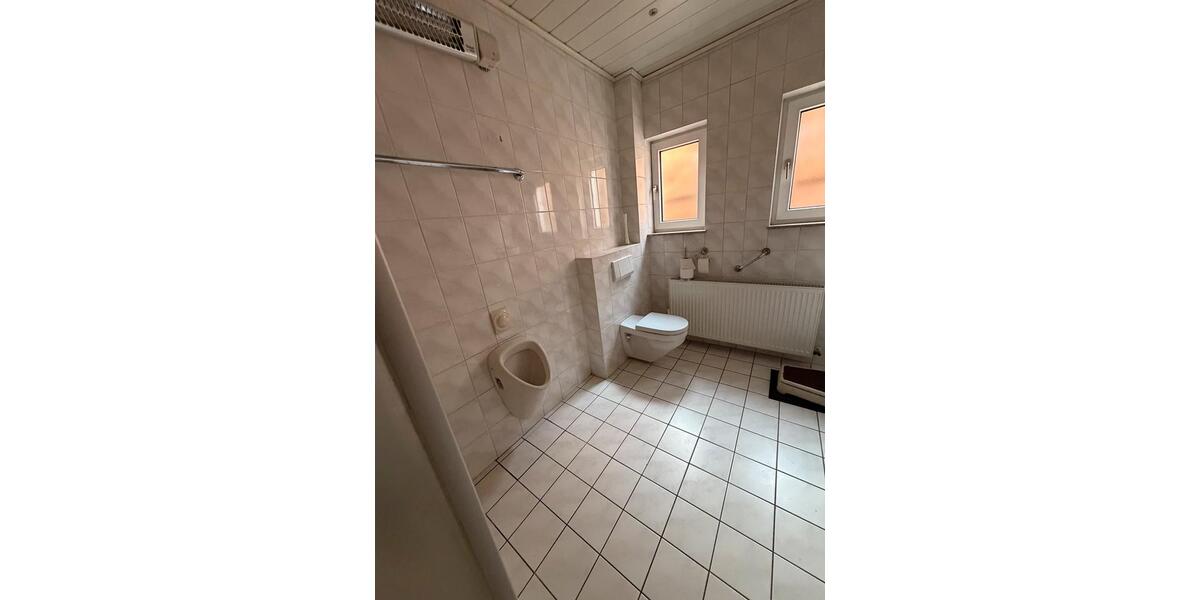 Haus zu vermieten 290qm auch Gewerbe möglich Halle Garten Wohnung 7 zimmer