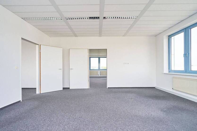 Renovierte Bürofläche bezugsfrei nach Absprache - All-in-Miete