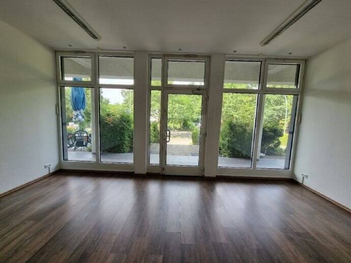 Ladenlokal - eingelaufener Standort - jetzt mieten! Direkt an der B96 zimmer