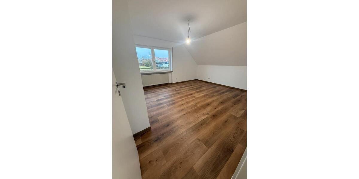 Einfamilienhaus Wiesentheid - 7 Zimmer, 200 m&sup2;, 1.800&euro; | Angebot:25088047