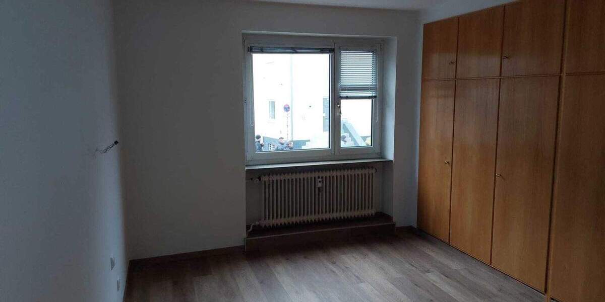 Geräumige 3,5 Zimmer Wohnung in bester Lage direkt an der Wöhrder Wiese mit Stellplatz 3 zimmer