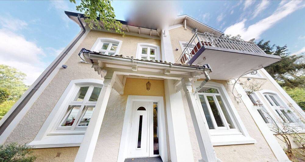 Renoviertes Altbau-Haus aus der Gründerzeit in Bauernhaus-Umgebung Alt-Osdorf