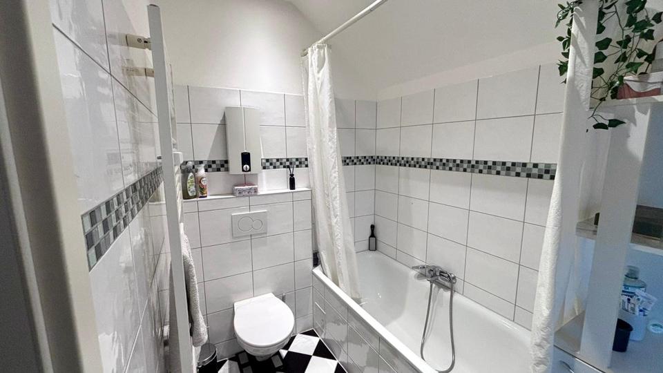 Dachgeschoßwohnung Mönchengladbach Nord - 2 Zimmer, 55 m&sup2;, 530&euro; | Angebot:25208260