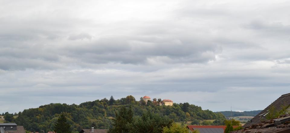 Sonnendurchflutete 4 Zimmerwohnung mit Garten,Terrasse