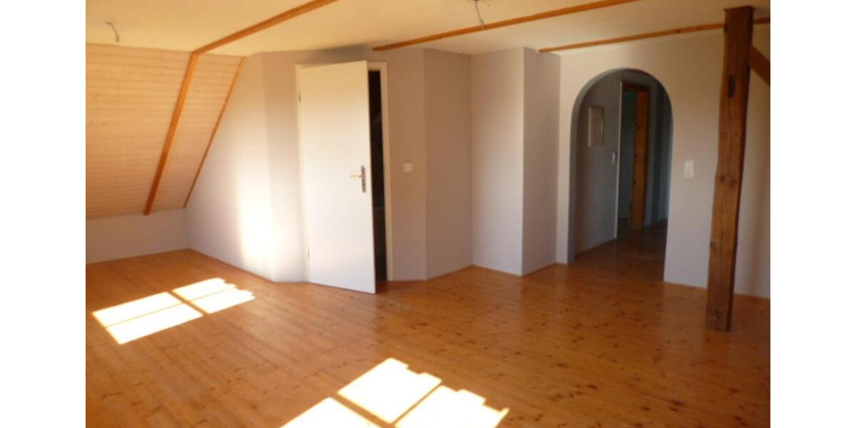 Dachgeschoßwohnung Münchberg - 3 Zimmer, 66 m&sup2;, 400&euro; | Angebot:25080720