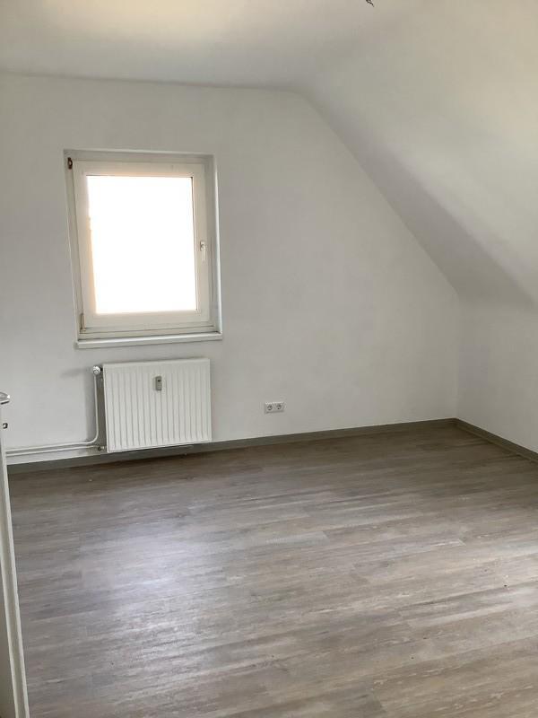 Kleine 3-Zi.-Whg. mit neuem Bad und neuem Boden in Nonnenbruch, ab August! zimmer