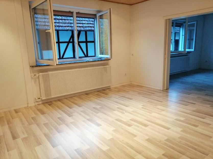 4 Zimmer Wohnung in Bischhausen Hochparterre Garten EBK