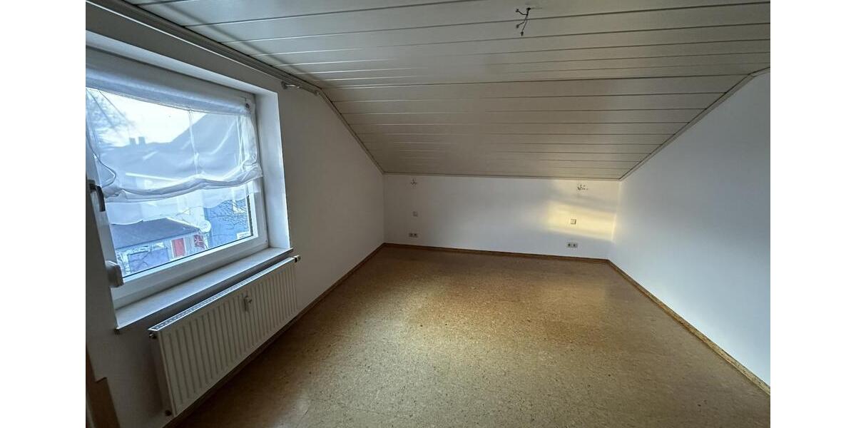 Dachgeschoßwohnung Plattling - 5 Zimmer, 75 m&sup2;, 650&euro; | Angebot:25650924