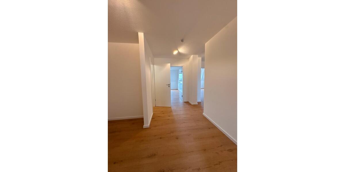 Dachgeschoßwohnung Ansbach - 3 Zimmer, 90 m&sup2;, 1.300&euro; | Angebot:25843228