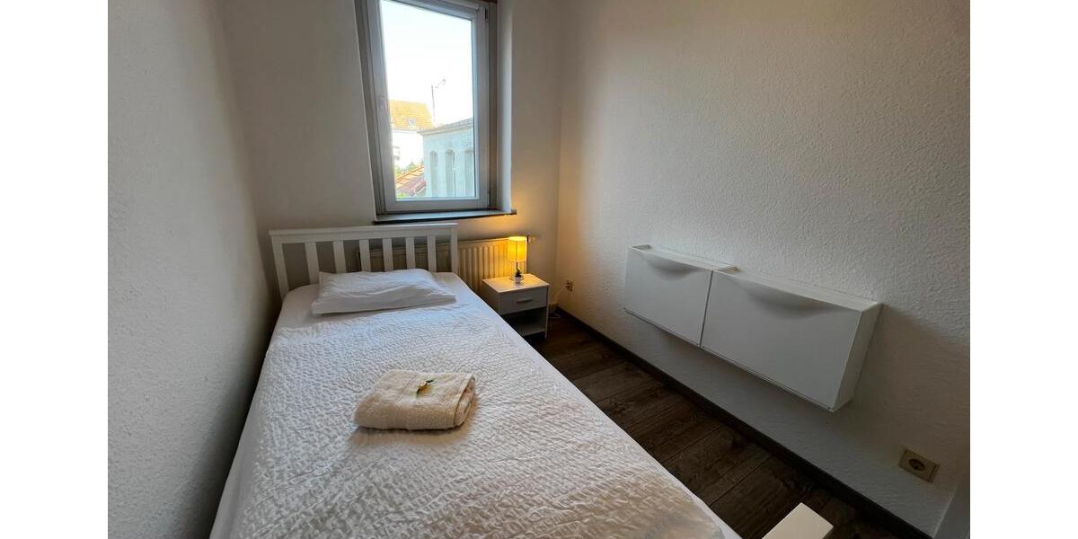 Wohnen auf Zeit Crimmitschau - 4 Zimmer, 105 m&sup2;, 15&euro; | Angebot:24788954