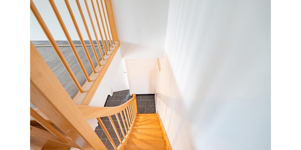 Dachgeschoßwohnung Hemmoor - 3 Zimmer, 96 m&sup2;, 995&euro; | Angebot:26585142