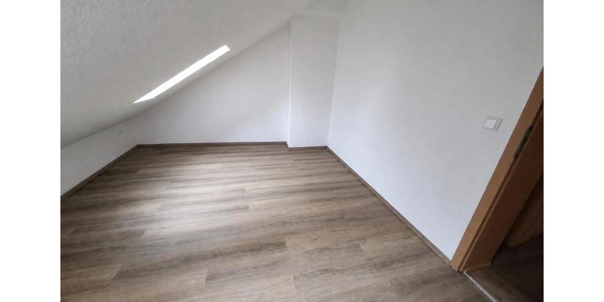 Dachgeschoßwohnung Wesel - 3.5 Zimmer, 68 m&sup2;, 500&euro; | Angebot:26517436