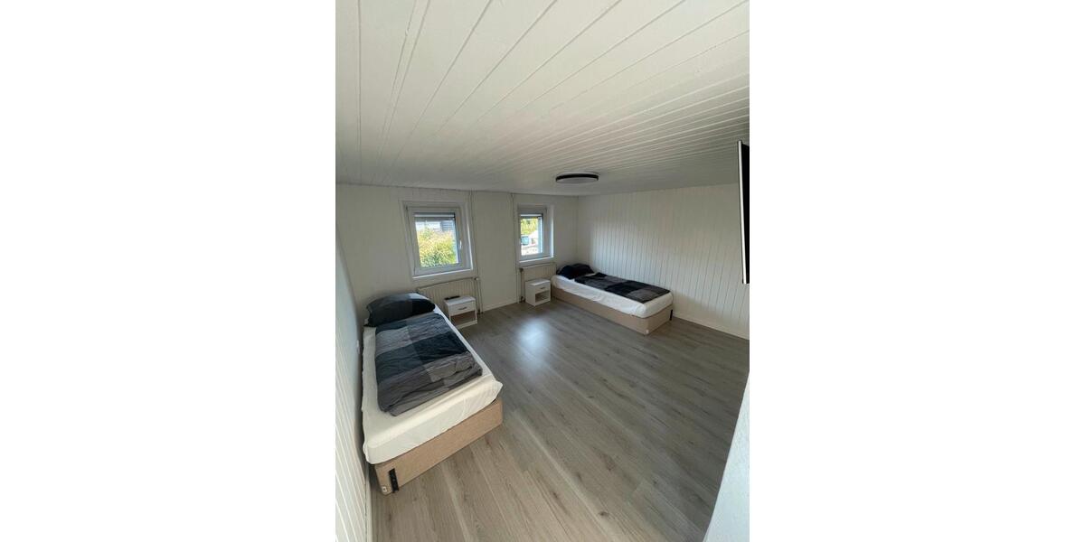 Einfamilienhaus Lage - 12 Zimmer, 270 m&sup2;, 15&euro; | Angebot:26044108