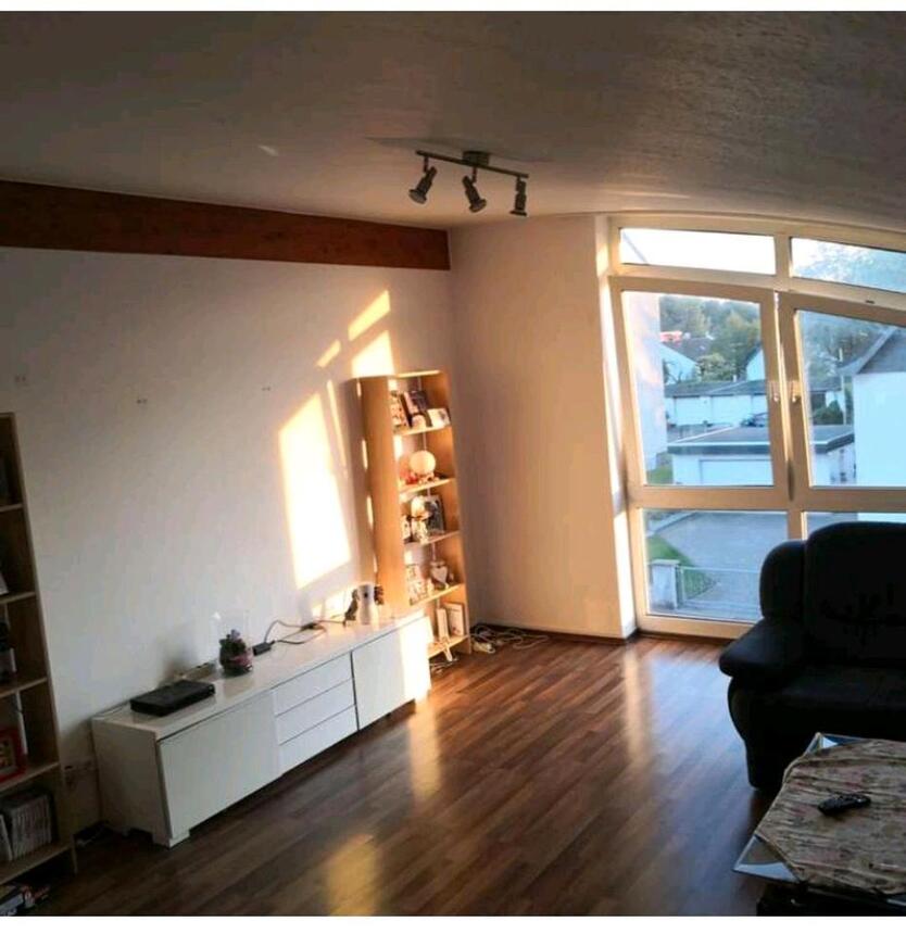 Schöne geräumige zwei Zimmer Wohnung in Bergisch Gladbach