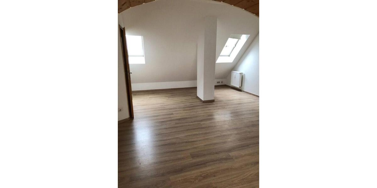 Dachgeschoßwohnung Oschersleben (Bode) - 3 Zimmer, 80 m&sup2;, 560&euro; | Angebot:24422821