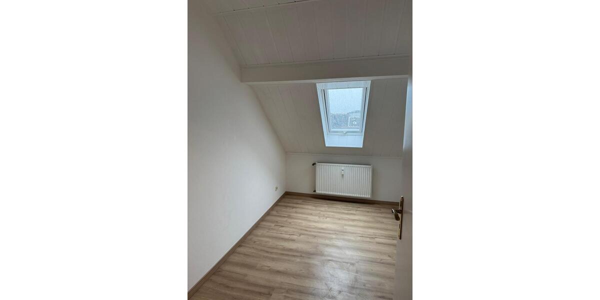 Dachgeschoßwohnung Weißenfels - 3 Zimmer, 74 m&sup2;, 518&euro; | Angebot:25999383