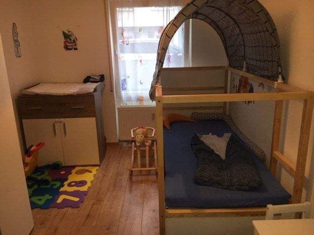 großzügige, sonnige 4-Zimmerwohnung mit großem Balkon in zentraler Lage 4 zimmer