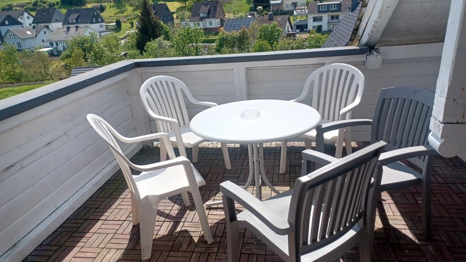 Etagenwohnung Hilchenbach - 4 Zimmer, 100 m&sup2;, 780&euro; | Angebot:26193507