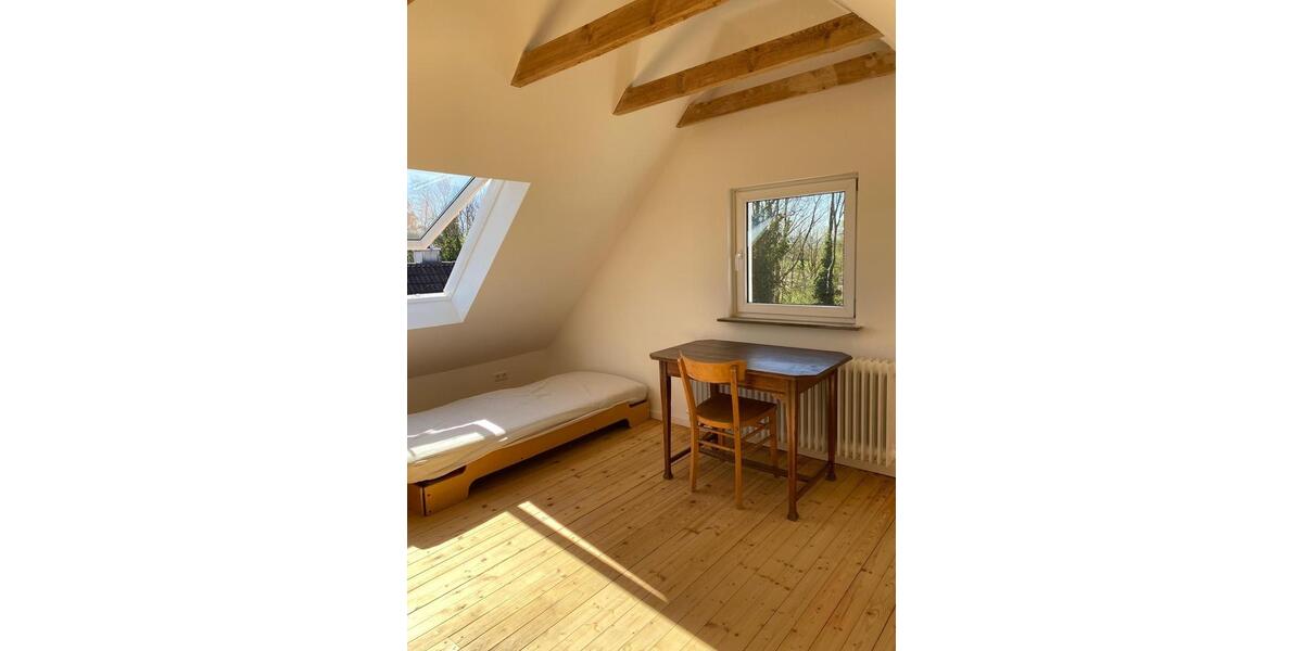 Dachgeschoßwohnung Freiburg im Breisgau Ebnet - 3 Zimmer, 50 m&sup2;, 1.200&euro; | Angebot:26440315