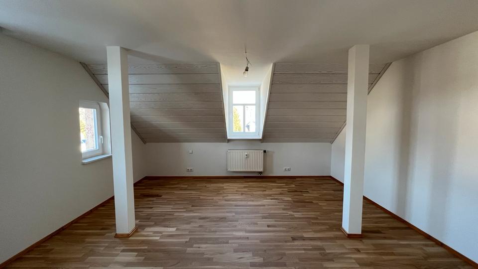 Dachgeschoßwohnung Hohenstein-Ernstthal Ernstthal - 4 Zimmer, 105 m&sup2;, 700&euro; | Angebot:24380399