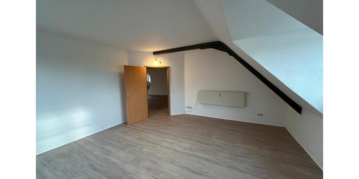 Dachgeschoßwohnung Hildesheim Oststadt/Stadtfeld - 5 Zimmer, 192 m&sup2;, 790&euro; | Angebot:26248132