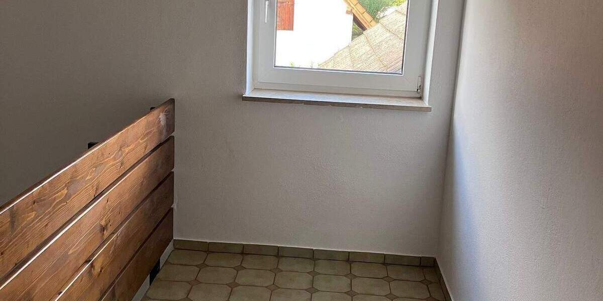 Renovierte 3-Zi.-DGW mit Gartenanteil - 91056 Erlangen-Hüttendorf 3 zimmer