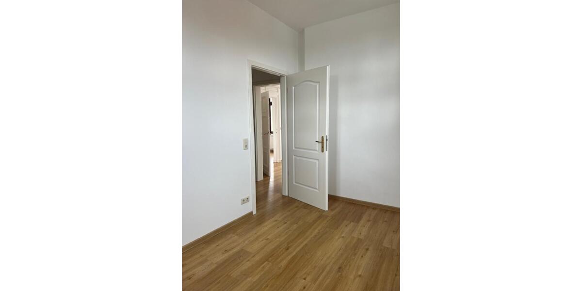 Etagenwohnung Staßfurt - 5 Zimmer, 108 m&sup2;, 575&euro; | Angebot:22253955