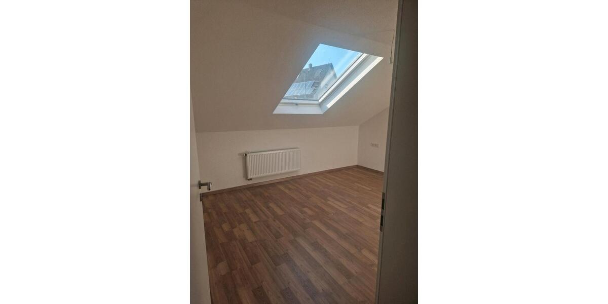 Dachgeschoßwohnung Gaildorf - 3 Zimmer, 90 m&sup2;, 870&euro; | Angebot:26519367