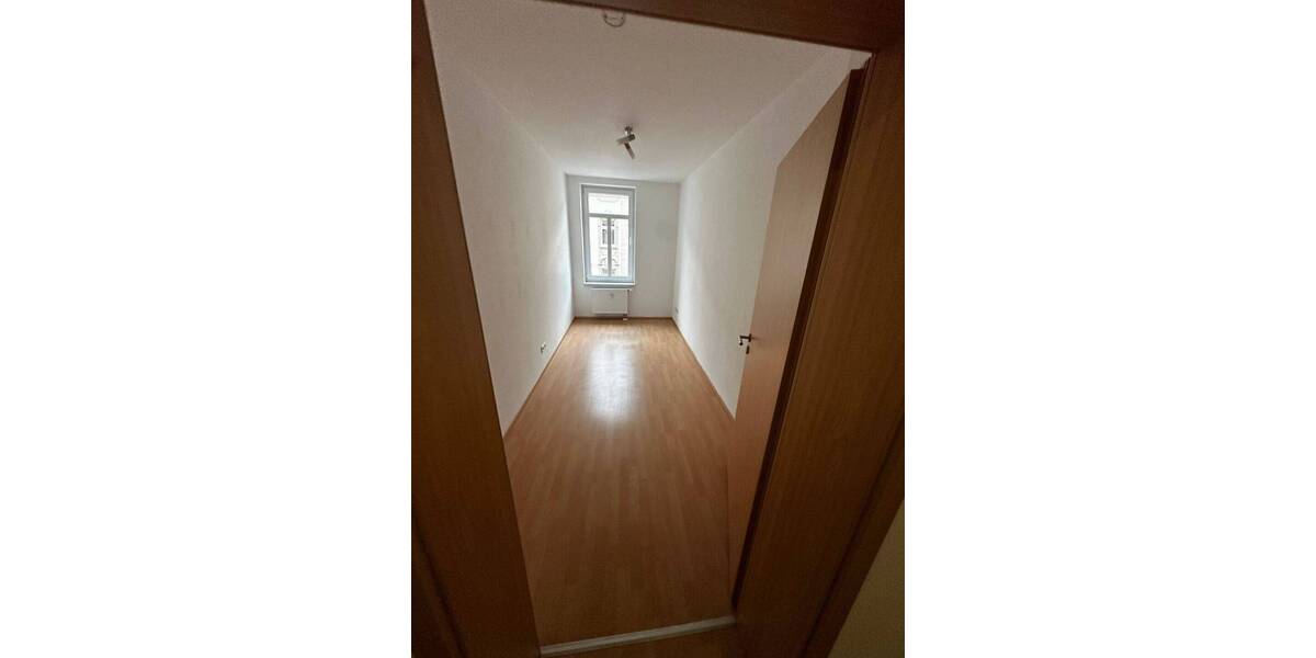 Zimmer Weißenfels - 4 Zimmer, 87 m&sup2;, 555&euro; | Angebot:26170805