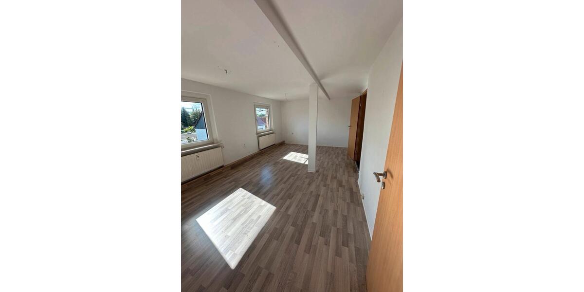 Dachgeschoßwohnung Hecklingen - 4 Zimmer, 62 m&sup2;, 350&euro; | Angebot:24878569