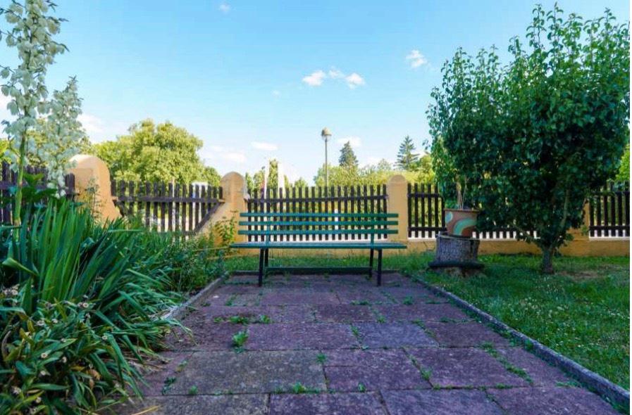 Große 4–5-Zimmer-Wohnung mit Terrasse & Stellplatz 5 zimmer