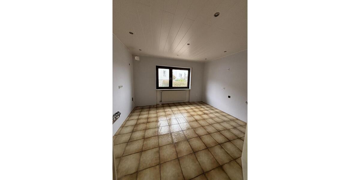 Erdgeschoßwohnung Grünberg - 4 Zimmer, 140 m&sup2;, 1.150&euro; | Angebot:24652497