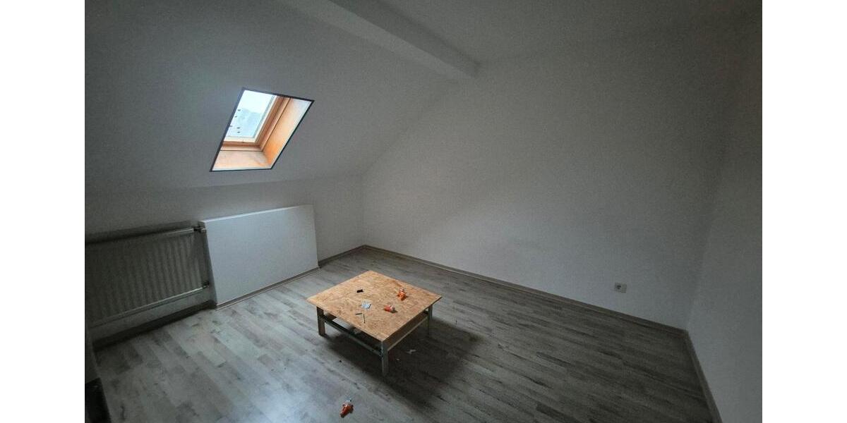 Dachgeschoßwohnung Saarbrücken West - 3 Zimmer, 60 m&sup2;, 450&euro; | Angebot:26025747