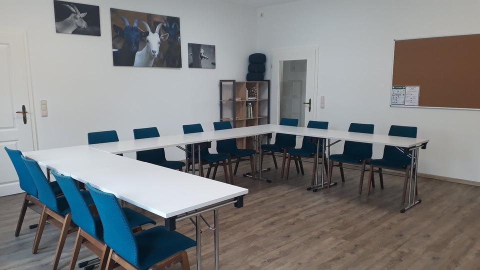 Raum für Seminar, Yoga, Kurse, Meetings, kleine Familienfeiern zimmer