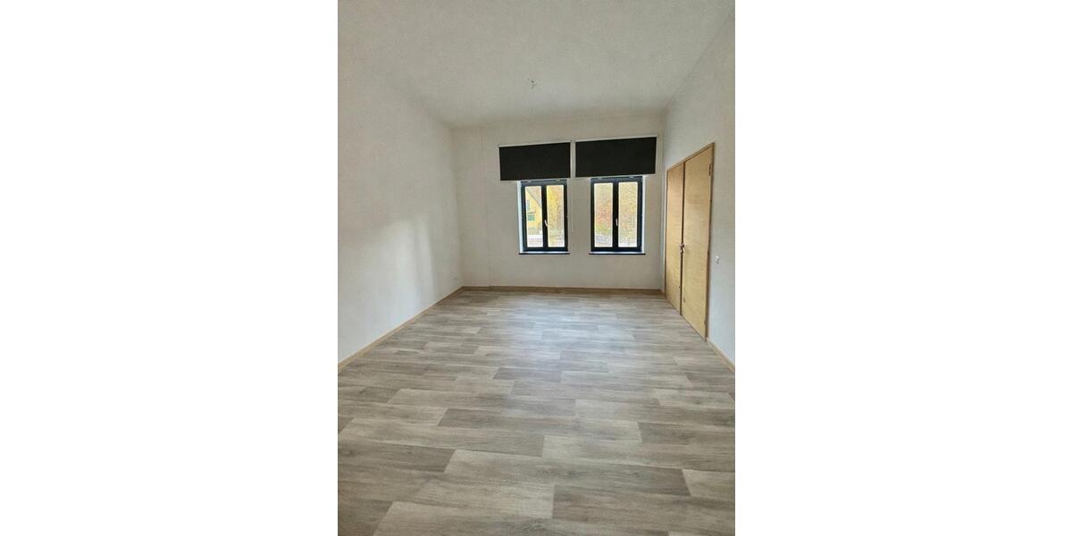 Erdgeschoßwohnung Waren (Müritz) - 3 Zimmer, 150 m&sup2;, 1.500&euro; | Angebot:26038399