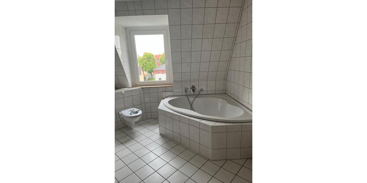 Dachgeschoßwohnung Riesa - 3 Zimmer, 75 m&sup2;, 375&euro; | Angebot:26455391