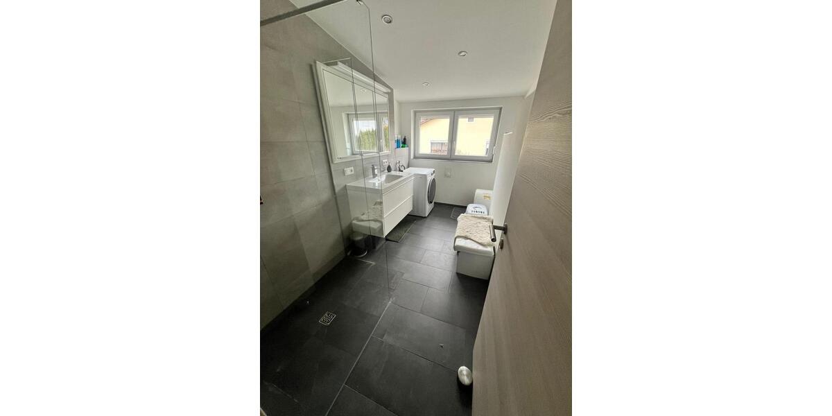 TOP-Wohlfühlwohnung mit Alpenblick Klima-Küche-Balkon-Stellplatz 3 zimmer