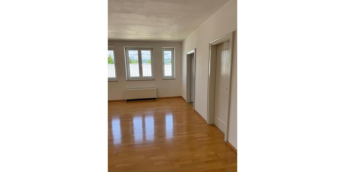 Etagenwohnung Schöllnach - 2 Zimmer, 88 m&sup2;, 600&euro; | Angebot:24748419