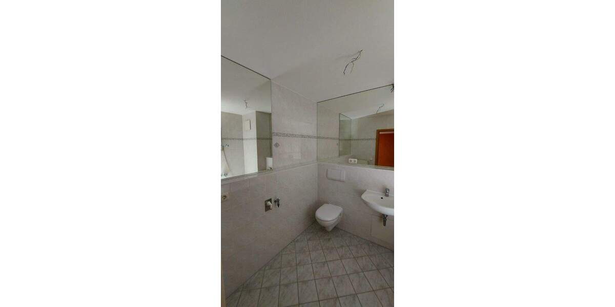 HELLE WOHNUNG MIT BALKON, LIFT UND TG-STELLPLATZ SUCHT NEUEN MIETER!!! 2 zimmer