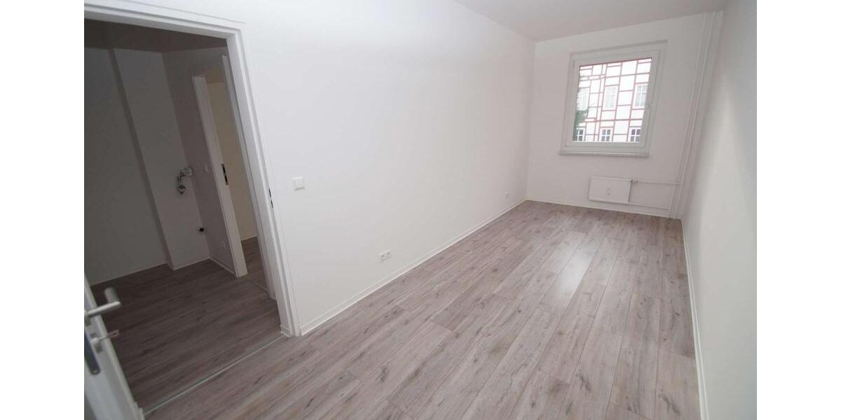 4-Zimmer-Wohnung, Bad mit Dusche, frisch saniert 4 zimmer